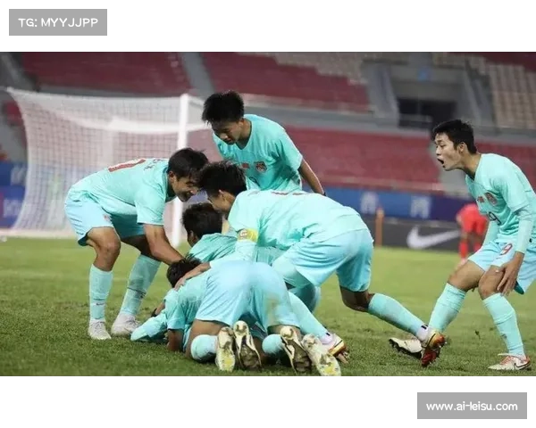 U16国少门将高接低挡神勇扑救化解澳洲猛烈攻势视频热传